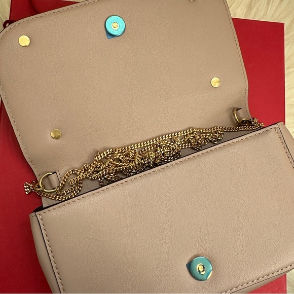 🎀SOLD🎀NWOT 💯% Auth Valentino Garavani SuperVee Clutch - Picture 3 of 5